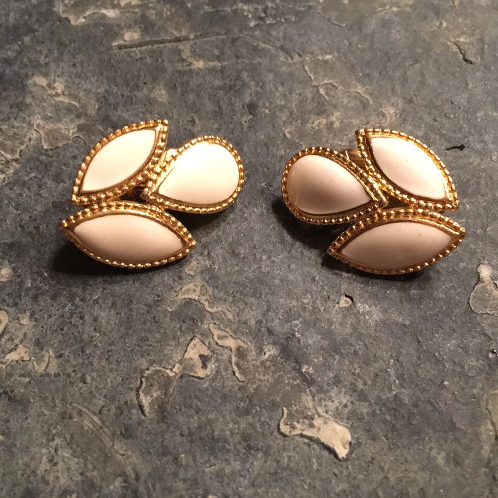 Vintage Trifari Clip On Earrings